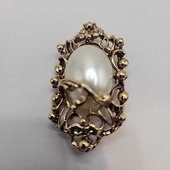 Vintage 2" Victorian-Style Brooch Gold Tone Faux Pearl Cabochon - Picture 1 of 3